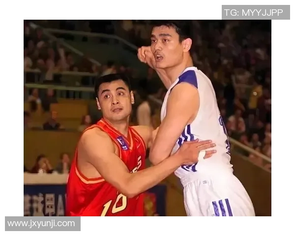 姚明在比赛中展现惊人技巧教练目瞪口呆无法置信的瞬间 姚明在比赛中展现惊人技巧教练目瞪口呆无法置信的瞬间