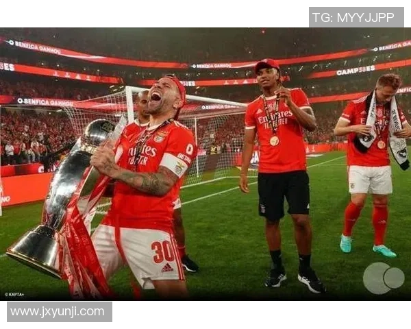 德甲精彩对决那不勒斯大胜巴黎圣日耳曼红牌事件引发全场热议 德甲精彩对决那不勒斯大胜巴黎圣日耳曼红牌事件引发全场热议