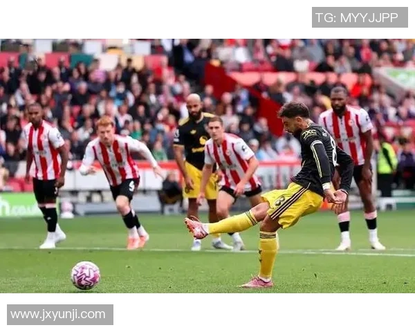 意甲焦点战:本菲卡与曼联激战成平局绝杀瞬间引发全场热烈反响 意甲焦点战:本菲卡与曼联激战成平局绝杀瞬间引发全场热烈反响