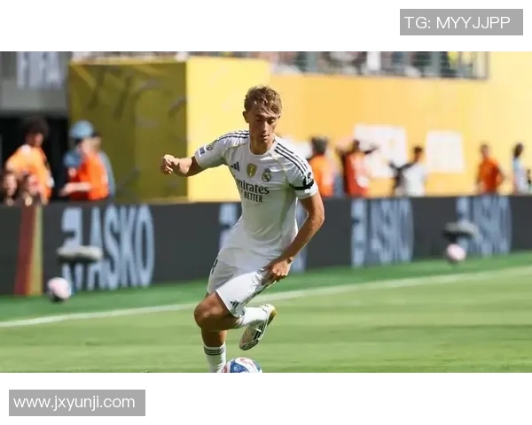 英超激战：皇马逆转多特蒙德补时绝杀引发争议判罚全场沸腾